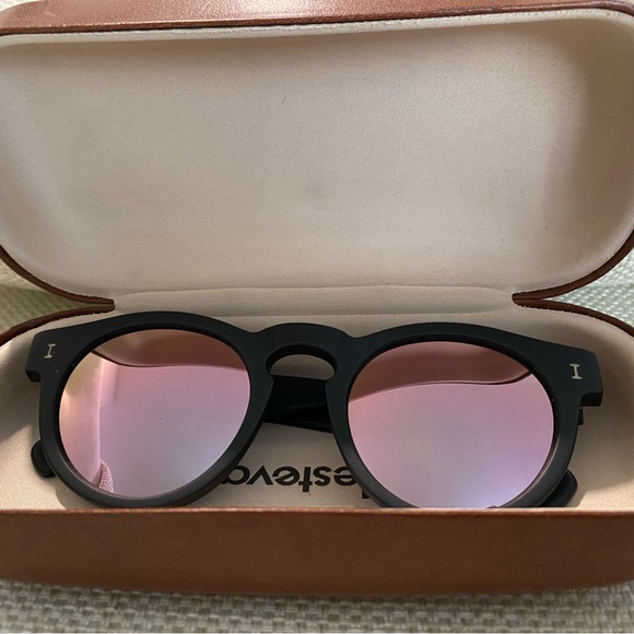 Illesteva Accessories - Illesteva Leonard sunglasses! Black with pink lenses